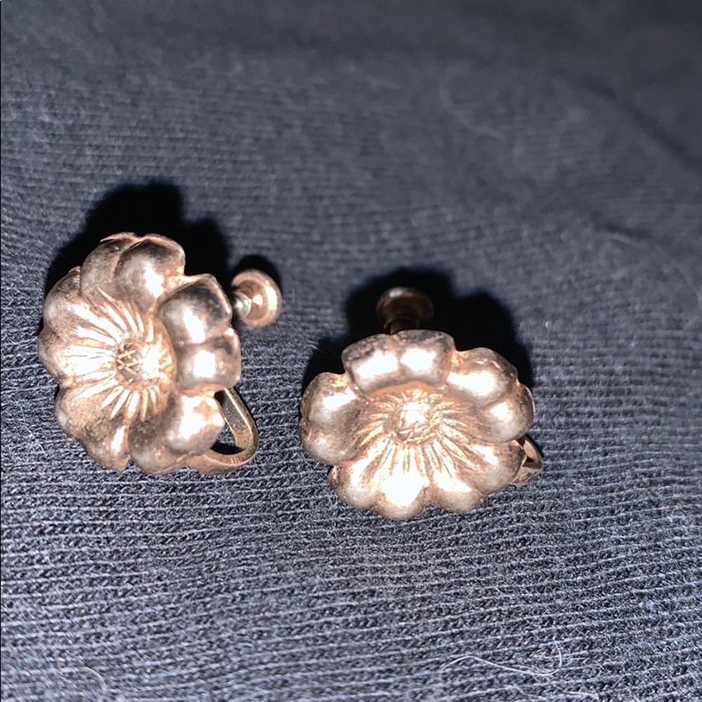 VINTAGE FLOWER SCREW BACK EARRING SET